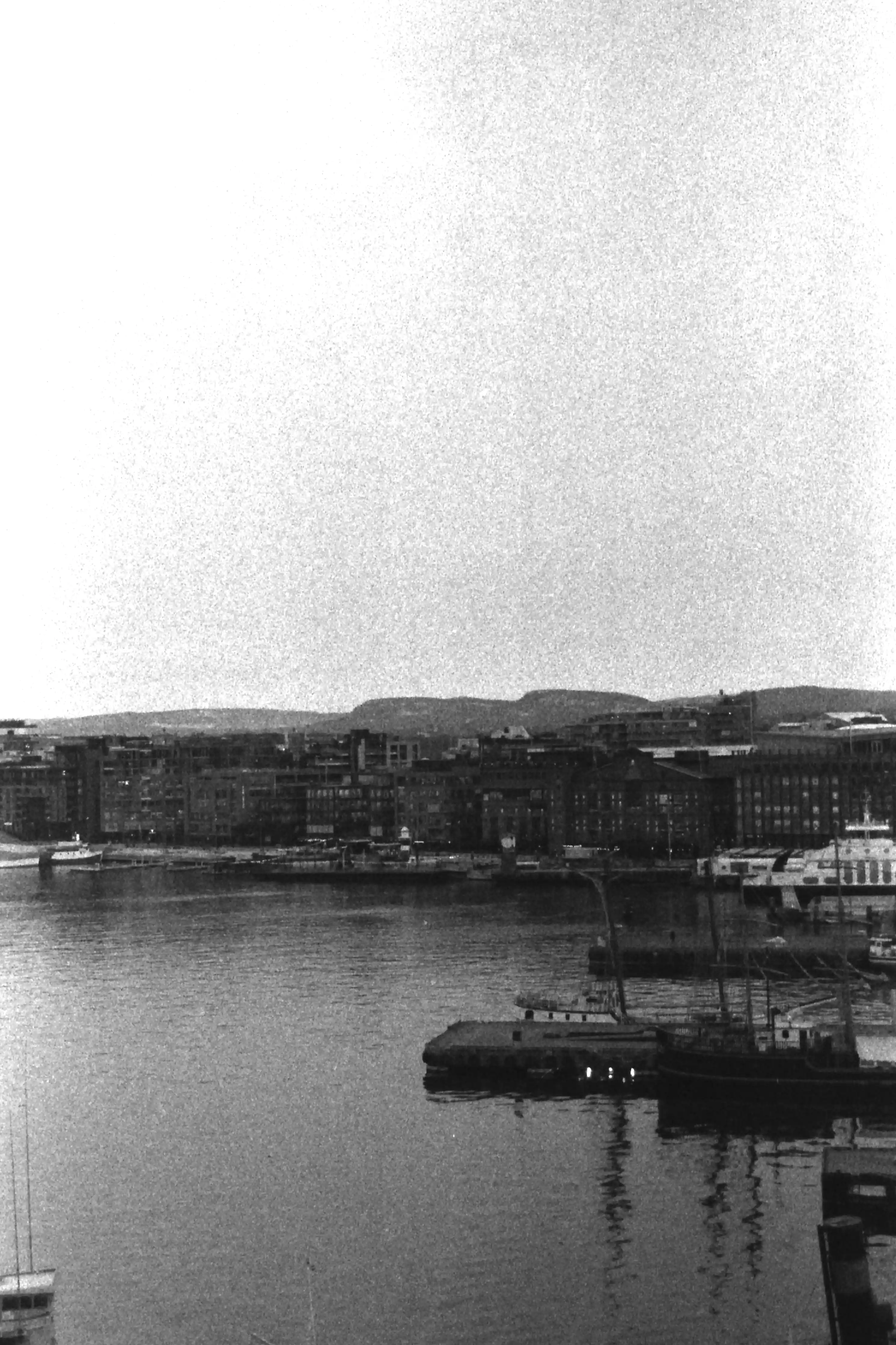 Black and white picture in portrait mode of Oslo’s coast featuring some modern buildings