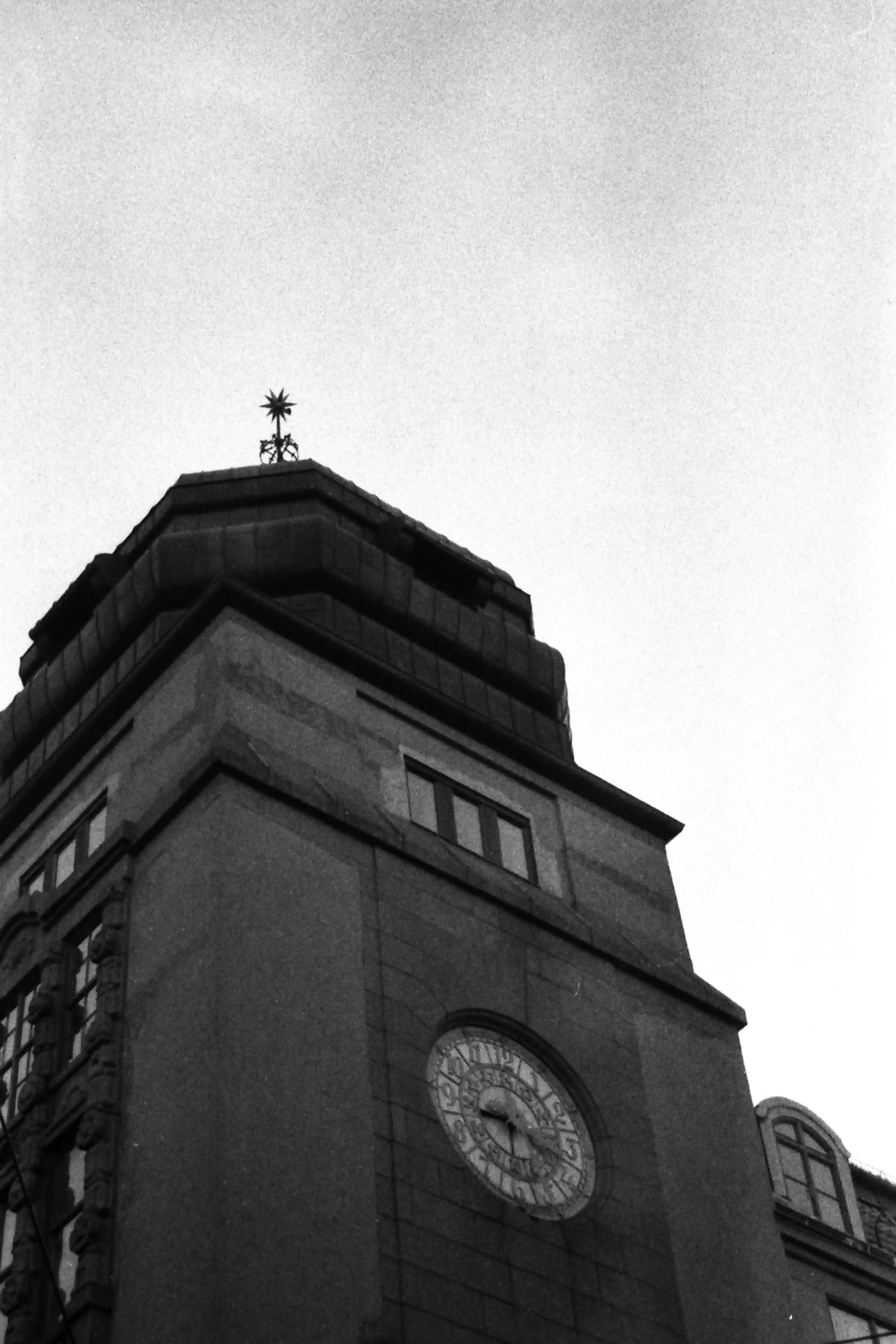 Black and white picture in portrait mode of a clock tower