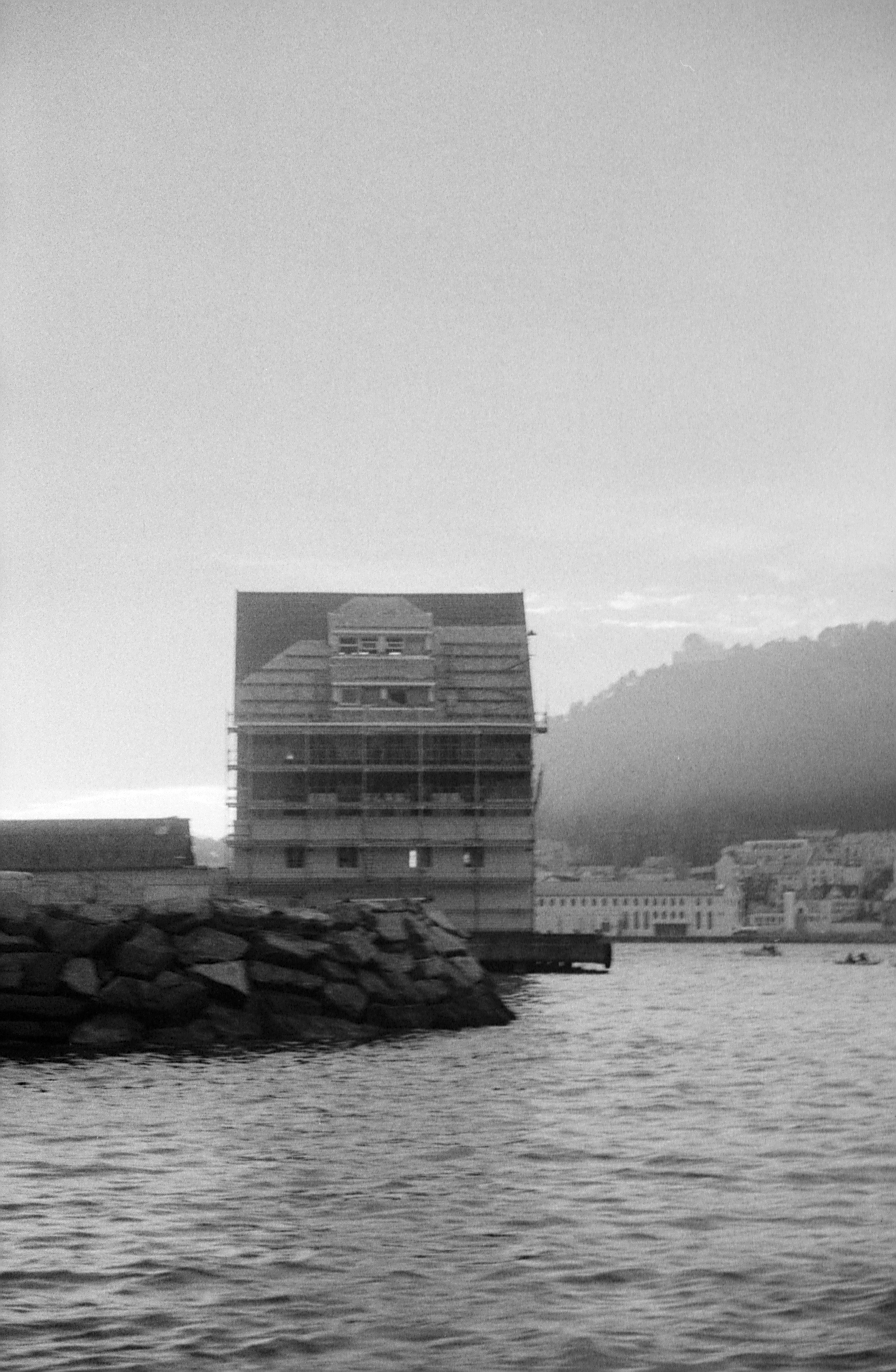 Black and white picture of an old house by the sea