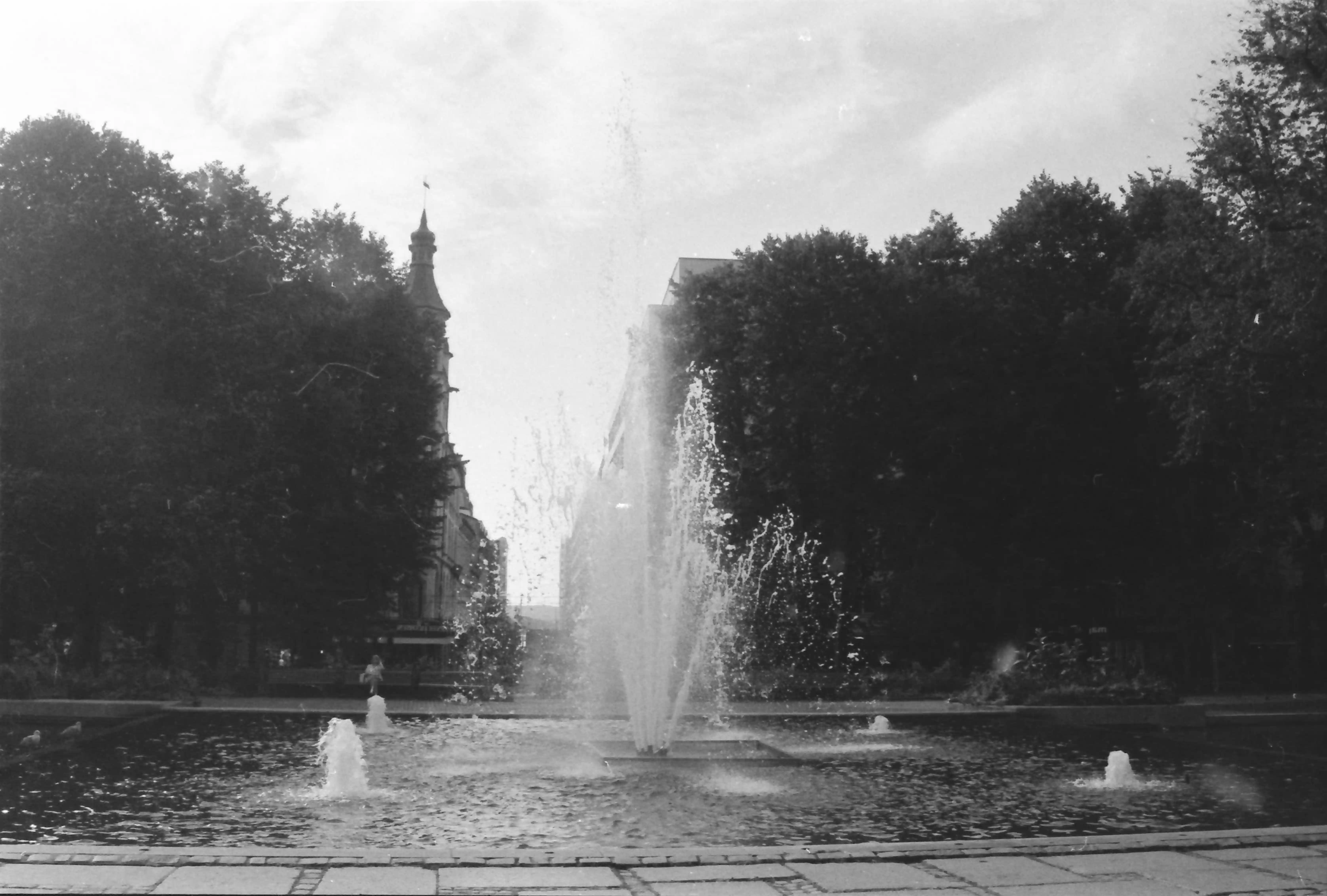 Black and white picture of a water fountain